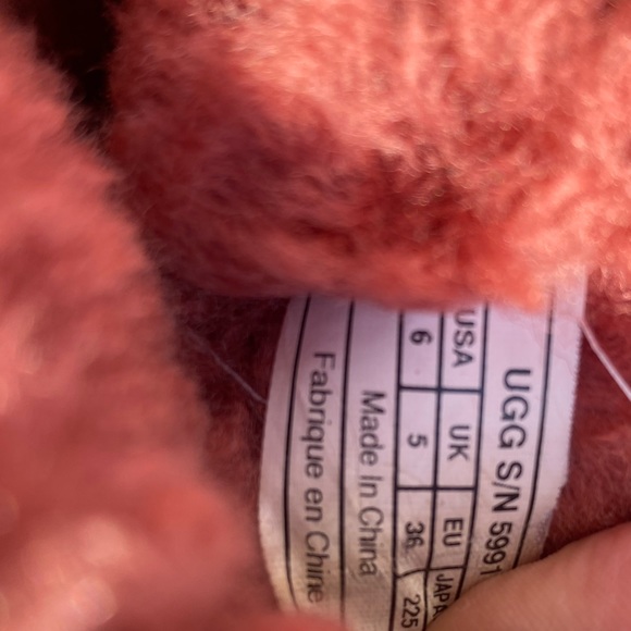 Ugg Bailey Buttoned Boots in Wine Red Color Size 6 - Picture 13 of 16